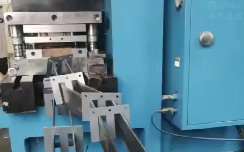 Construcción de núcleos de transformadores de acero de silicio laminado